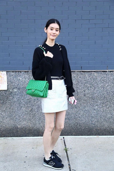 CHANEL手袋爱不离 奚梦瑶纽约时装周街拍