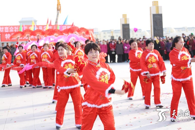 和硕县举行2015年元宵节大型社火展演暨游戏