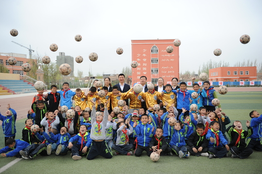 农行新疆喀什兵团支行助力当地小学文体双腾飞