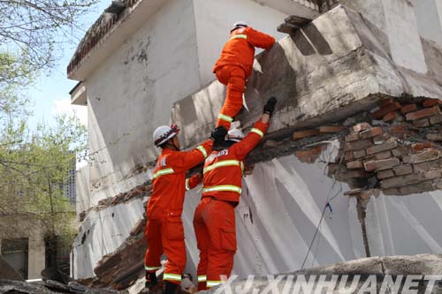 新疆昌吉消防部队举行地震实战化救援拉动演练