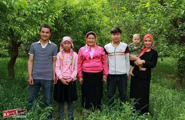 和田180多农民拍全家福 朴素心愿能做大生意