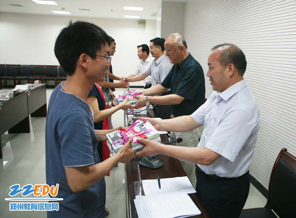 河南郑州市将选派18名优秀骨干教师完成第十