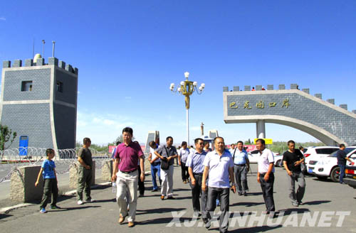 新疆塔城巴克图口岸旅游热图片
