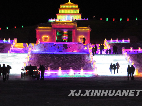 阿勒泰:冰雪大世界为山城添色彩