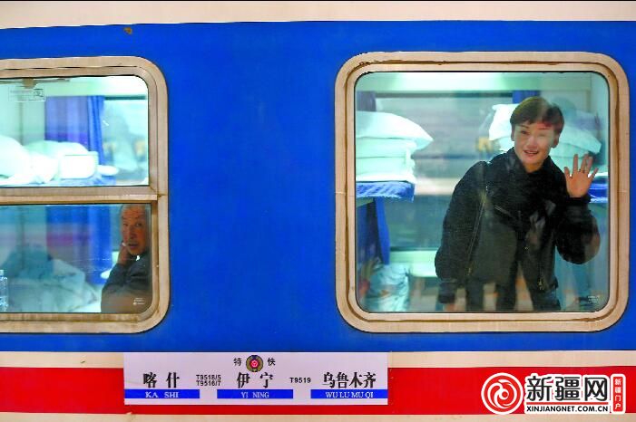 伊宁到喀什首发列车开行 南北疆旅客列车实现