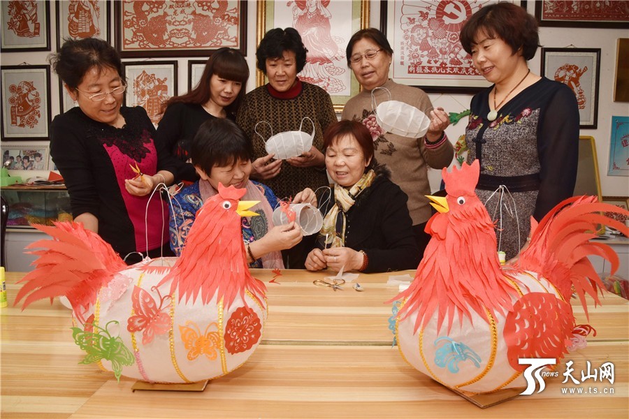 巧手做花灯 喜迎元宵节