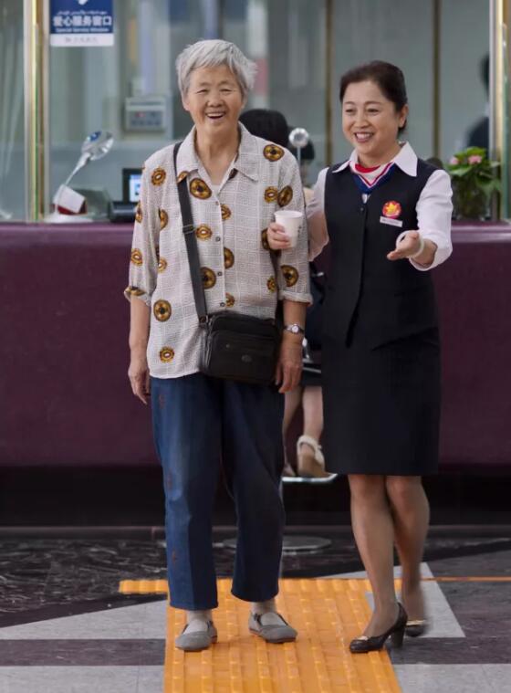 交通银行新疆区分行五美塑服务形象