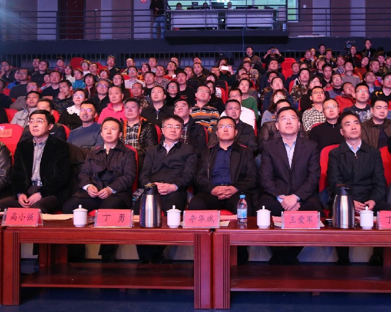 凝心聚力服务总目标 奋发进取谱写新辉煌