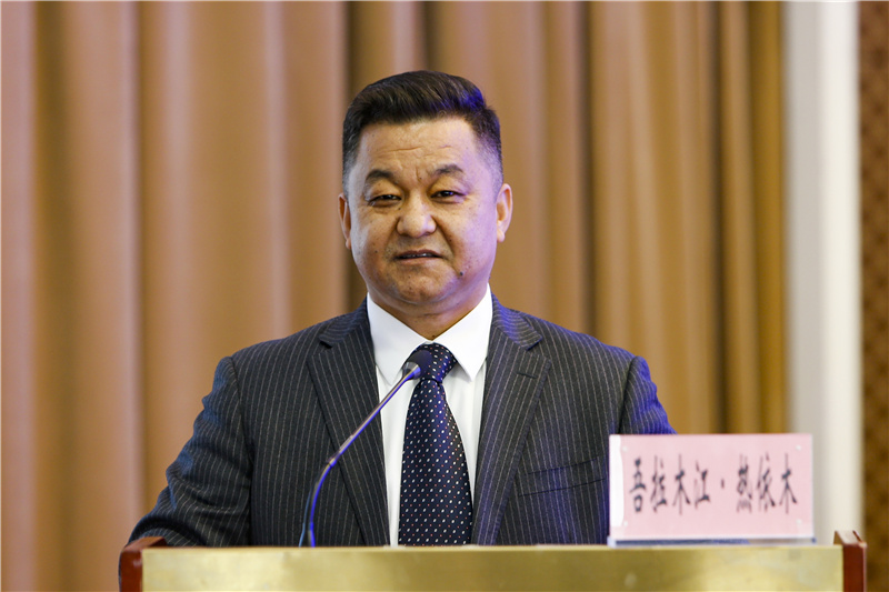 生活,他们分别是中复连众(哈密)复合材料有限公司员工买买提·牙合甫