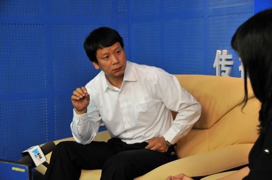 访兵团组织部援疆干部办公室主任吕双旗