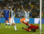 阿根廷2:1击败波黑 梅西笑傲马拉卡纳