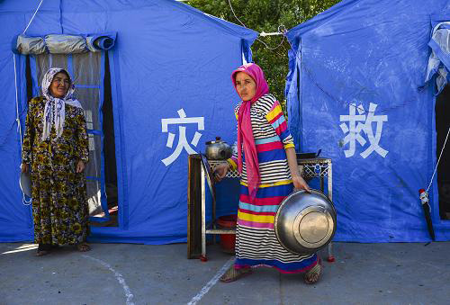 社会各界关注 新疆地震 灾区受灾群众