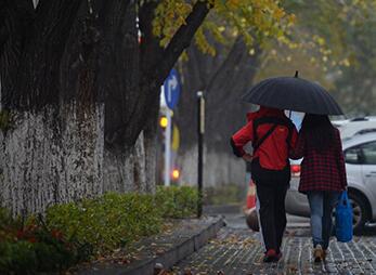 乌鲁木齐迎雨夹雪天气