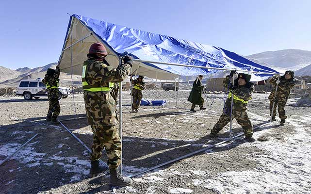 克州边防官兵支援抗震救灾