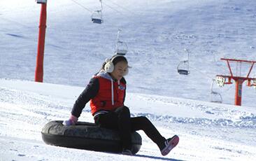 裕民县巴尔鲁克冰雪体验中心开门迎客