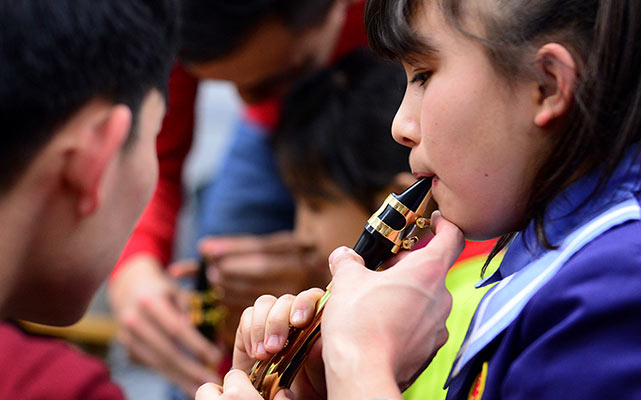 吹奏来自心间的乐声—新疆成立首家盲童萨克斯乐团