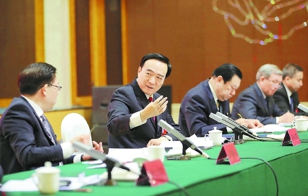 陈全国参加乌鲁木齐市代表团审议、看望参加政协会议的宗教界委员