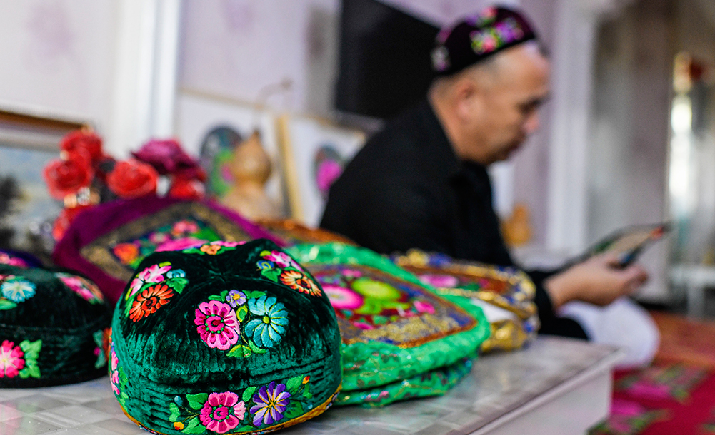 新疆手藝人巧手裝扮美好生活