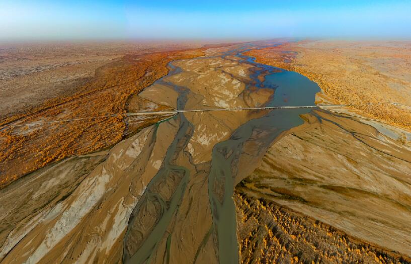 航拍和田县郎如乡河谷