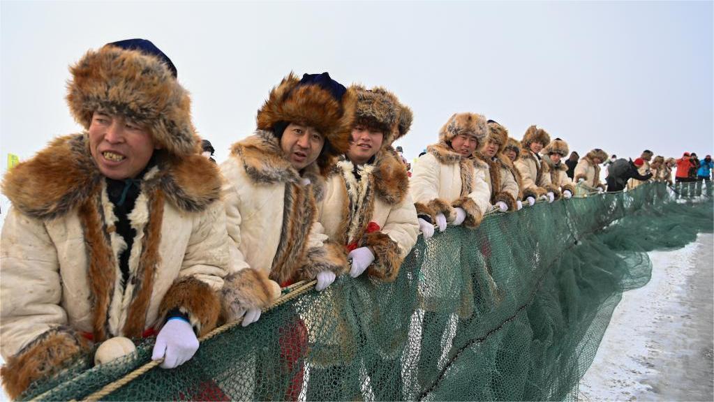 新疆福海：乌伦古湖冬捕节开幕