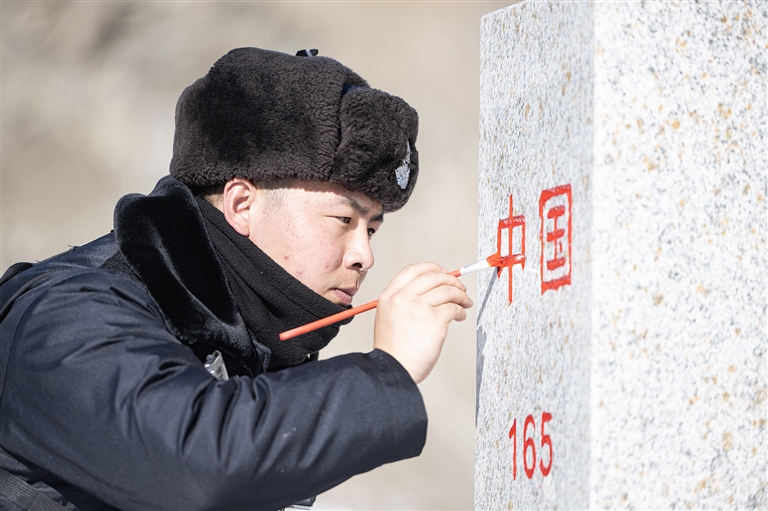 踏雪巡边 护万家团圆
