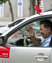 “开一辆小小的车 做一件小小的事”——新疆和田老党员艾尼瓦尔·芒素坚持为人民服务事迹
