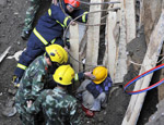 乌鲁木齐一建筑工地发生坍塌 被埋工人成功获救