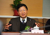 为民务实清廉 坚持群众路线的时代要求——访中央党校原副校长李君如