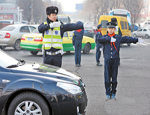 乌鲁木齐第18小学五年级“小交警”街头劝导文明出行