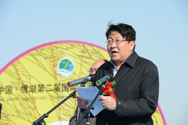 下面,让我们以热烈的掌声欢迎自治州副州长张东兵同志讲话!