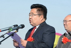 博湖县县委副书记、县长那生巴图主持开幕式
