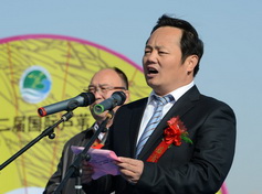博湖县县委书记杨伟辉致辞