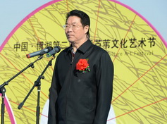 巴州政协主席岳秀诚宣布开幕