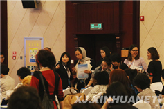 参加本次论坛的嘉宾陆续入场