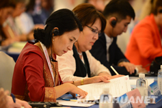 现场参会人员认真听讲