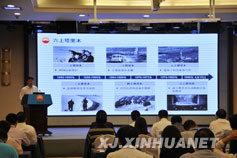 大屏幕展示中国石油在新疆的成长过程
