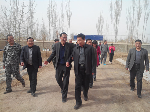 兵团组织部副部长鲁旭平看望驻五十三团三民