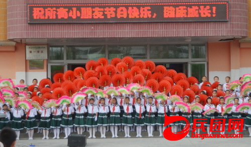 一四八团举办我们多么幸福 放歌快乐童年歌咏