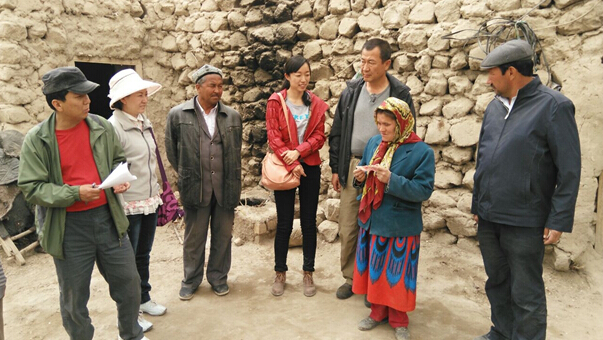 慰问帮扶暖人心——自治区人民政府办公厅住疏勒县英阿瓦提乡4村工作