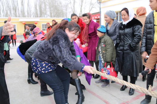 兰帕村里快乐的三八妇女节