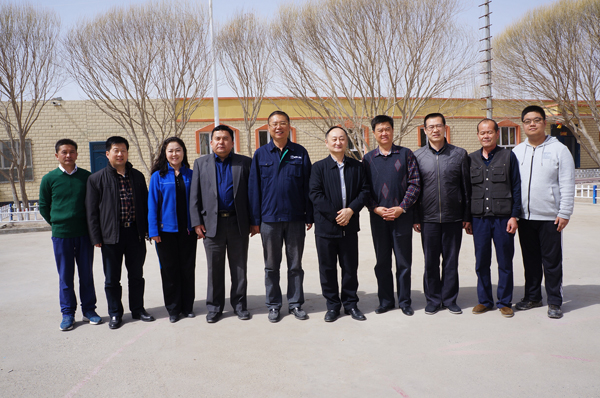 自治区质监局领导检查指导驻村工作