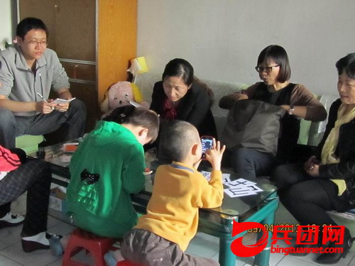 英国磐石基金会工作人员探访石河子福利院寄养