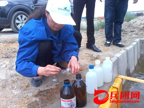 八师环保局加强团场番茄酱厂污水检测