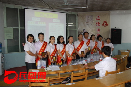 石河子第十中学举行首届最美教师颁奖大会