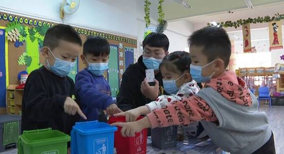 奎屯市：垃圾分类从幼儿做起